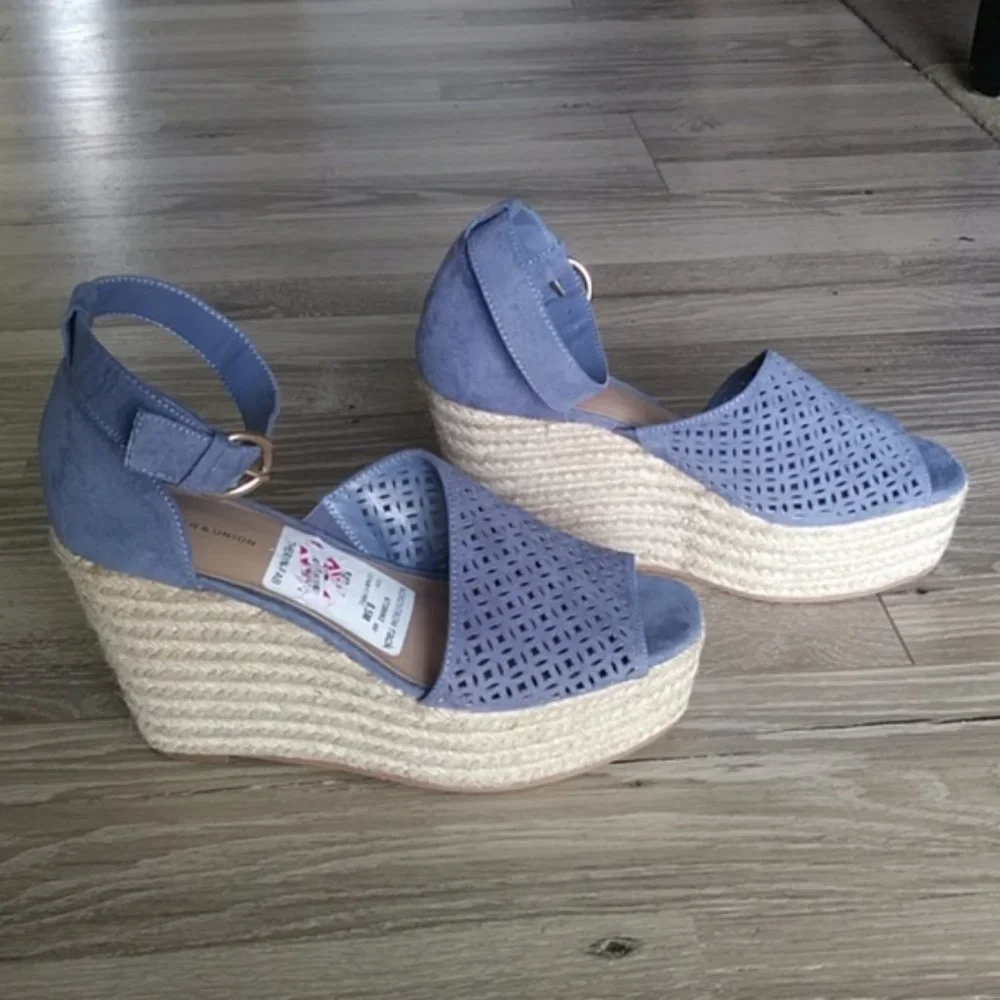 NWOB 14th & Union blue espadrilles sandals